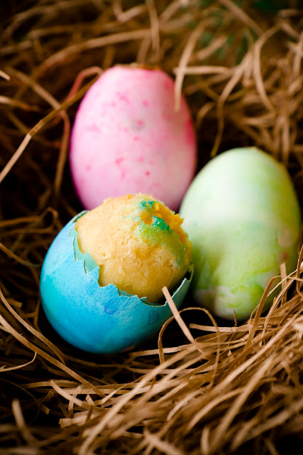 Cupcakes-Baked-in-Easter-Eggs