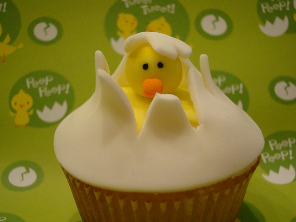 Hatching-Chick-Easter-Egg-Cupcake